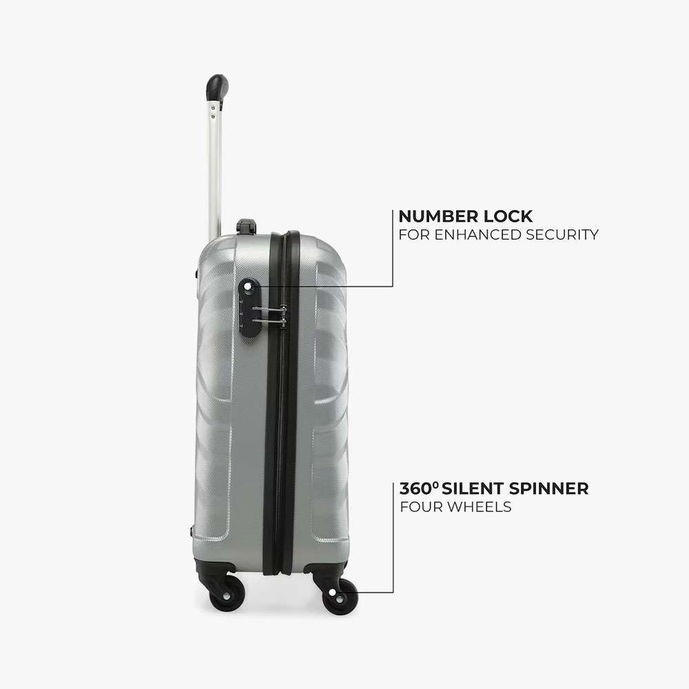 Travel-Bag-american-tourist
